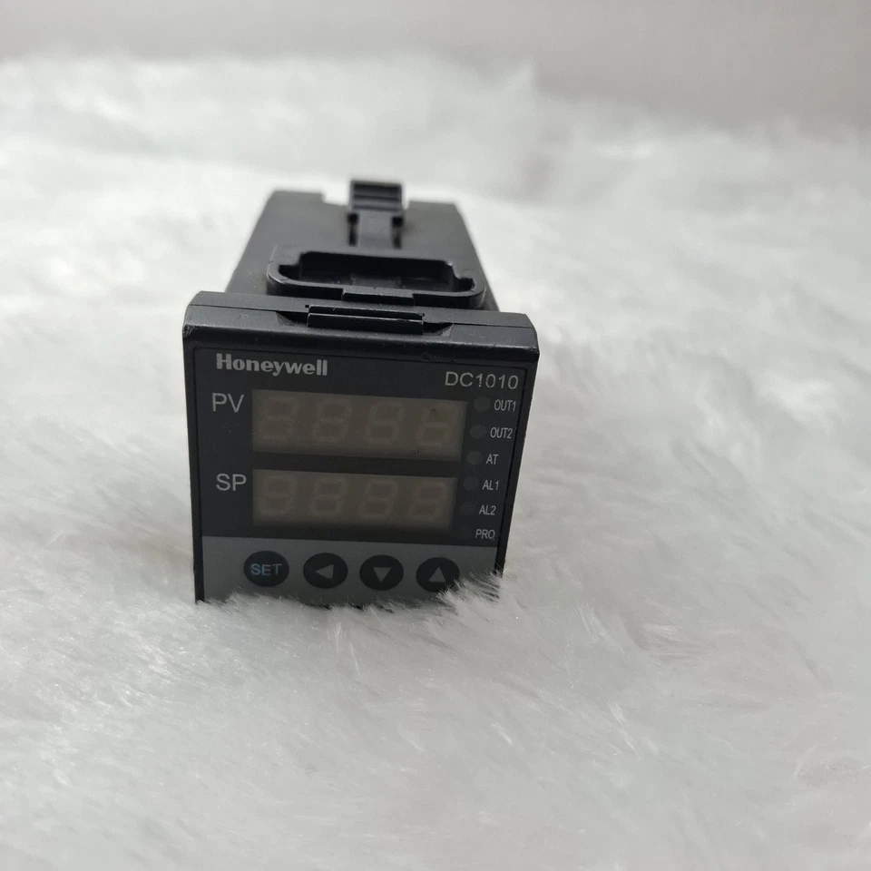 HONEYWELL DC1010 TEMPERATUE CONTROLLER DC1010